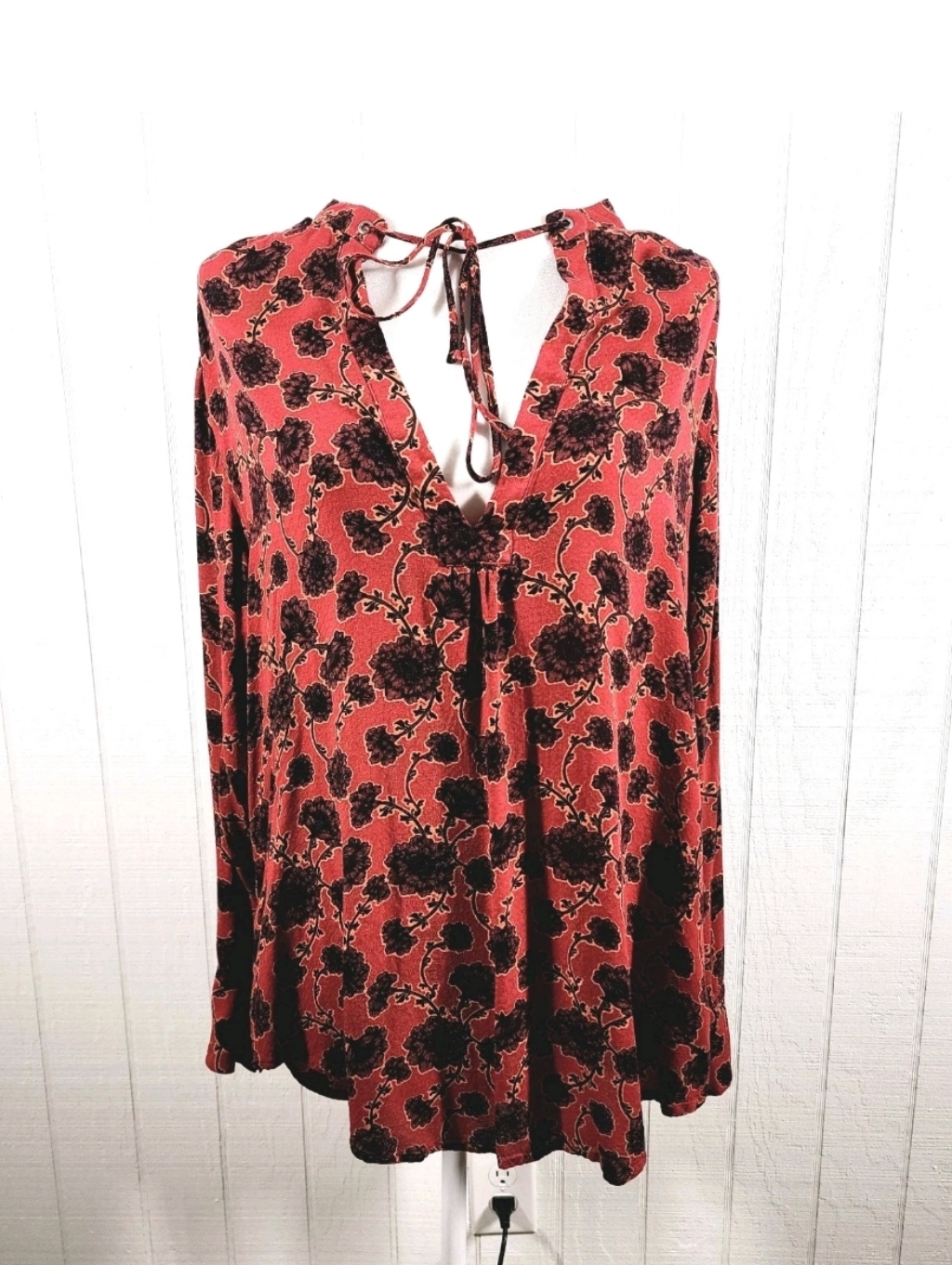 Free People Tunic Top Size Medium Long Sleeve Tie Neck Red Floral